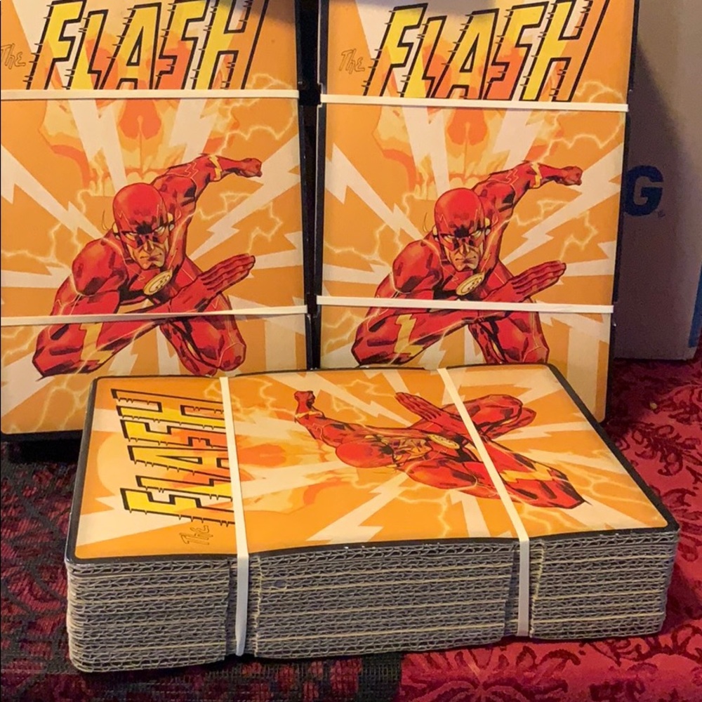 Bioworld DC The Flash Comic Gift Boxed T-shirt NEW
